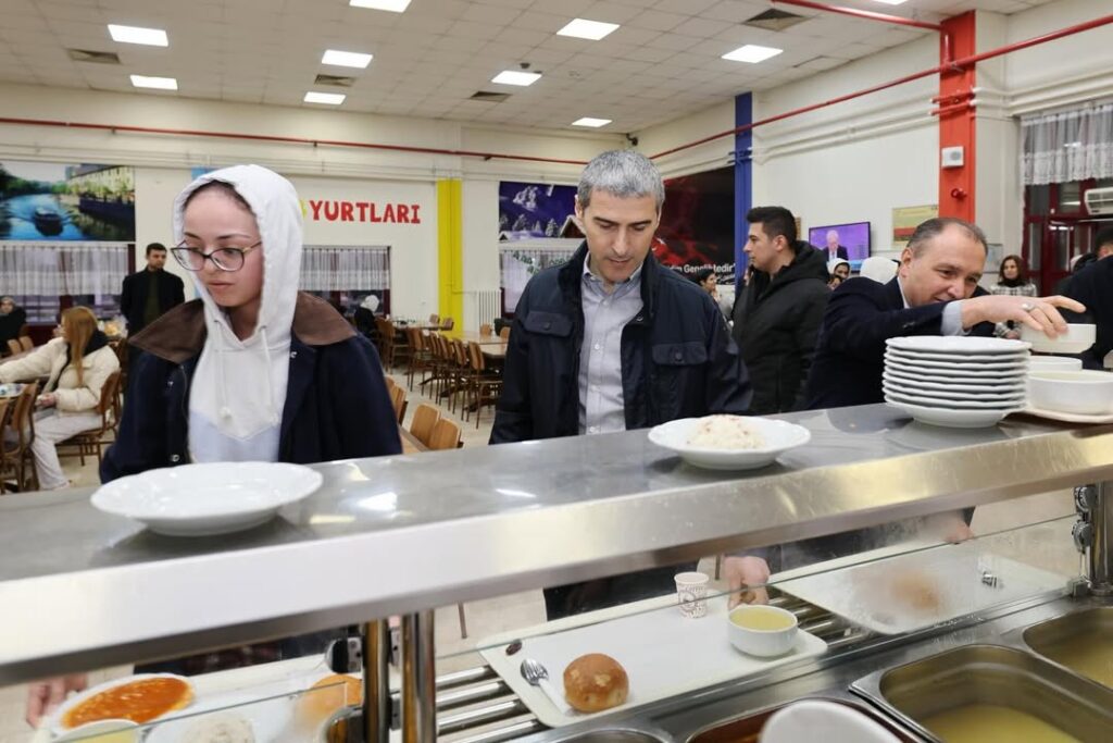 Afyonkarahisar Valiliği’nden Öğrencilerle İftar Buluşması