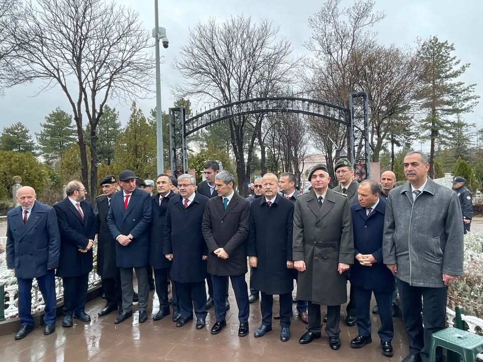 Afyonkarahisar Milletvekili Mehmet Taytak, Afyon Hava Şehitliği’ni Ziyaret Etti