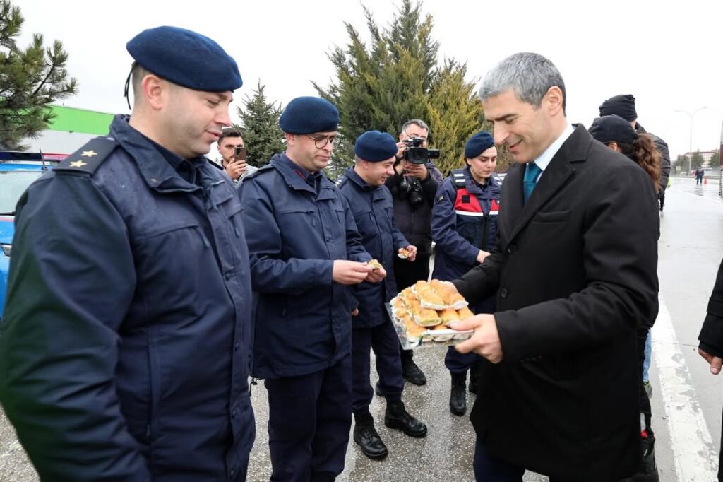 Afyonkarahisar Valiliği’nin Trafik Güvenliği Uygulamalarına Katılan Vali Dr. Naci Aktaş