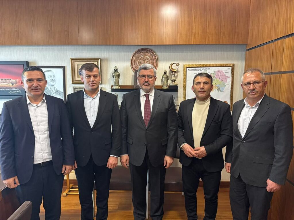 Afyonkarahisar Merkez Büyükkalecik Belediye Başkanı Abdullah Çelik ve Diğer Belediye Başkanları Gazi Meclis’te Misafir Edildi