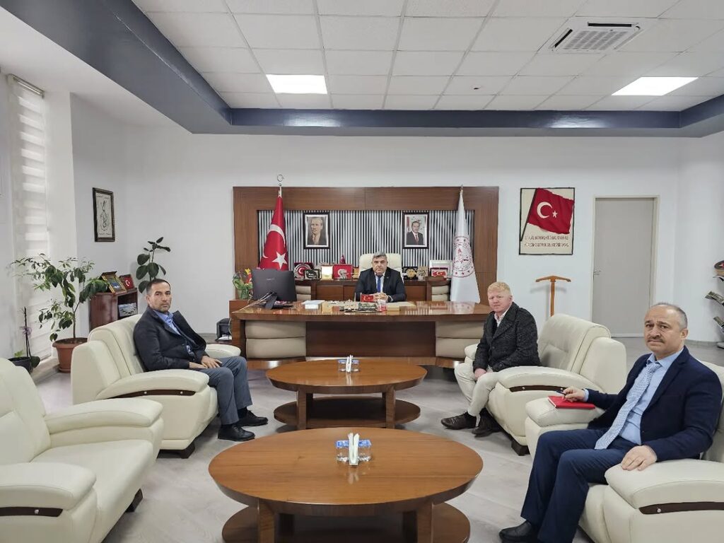 Güney Belde Belediye Başkanı Ali Baran, İl Millî Eğitim Müdürümüz Miraç Sünnetci’yi Ziyaret Etti