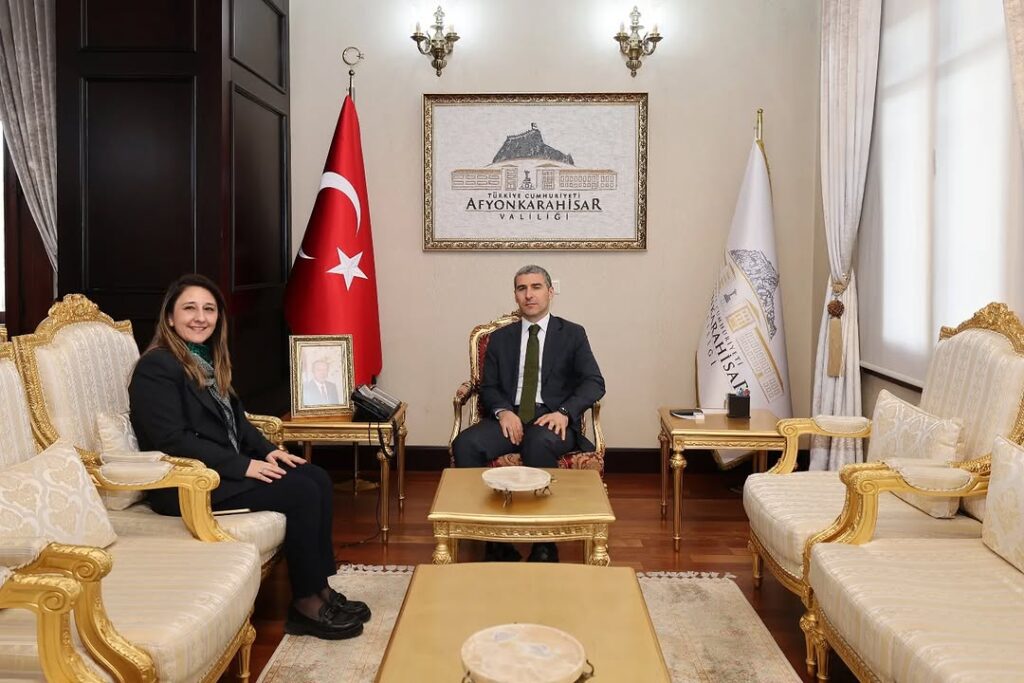 Afyonkarahisar Baro Başkanı Av. Melehat İpek Yılmaz Göktürk, Valimiz Dr. Naci Aktaş’a Hayırlı Olsun Ziyaretinde Bulundu
