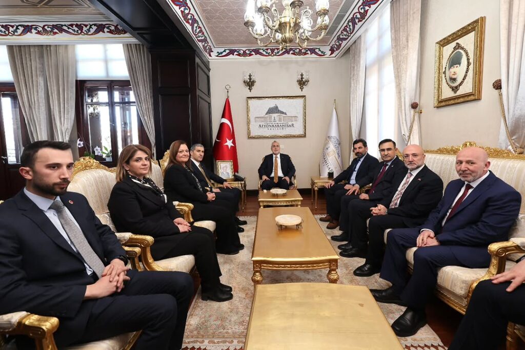Çalışma ve Sosyal Güvenlik Bakanı Vedat Işıkhan’dan Afyonkarahisar Valisi Naci Aktaş’a Ziyaret