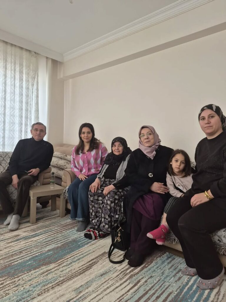 AK Parti Afyonkarahisar İl Kadın Kolları’ndan Anlamlı Ziyaret