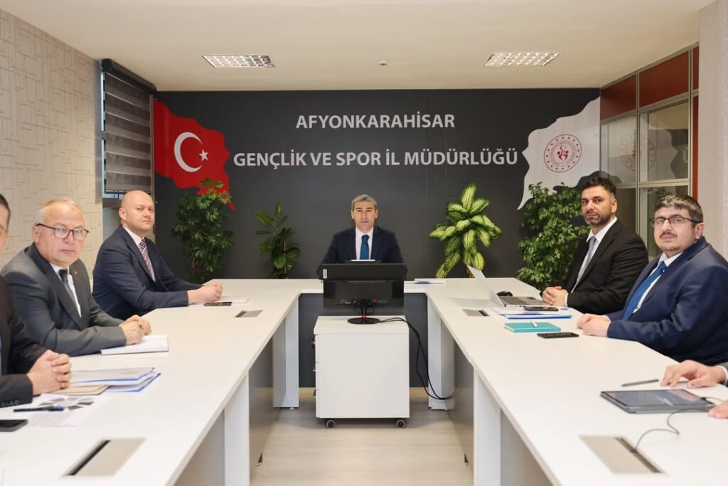 Afyonkarahisar Valisi Dr. Naci Aktaş, Gençlik ve Spor İl Müdürlüğü’nü Ziyaret Etti
