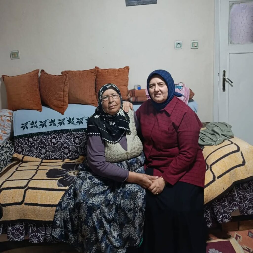 AK Parti Afyonkarahisar İl Kadın Kolları’ndan Yaşlılar Birim Başkanı Selma Uyan’a Teşekkür Ziyareti