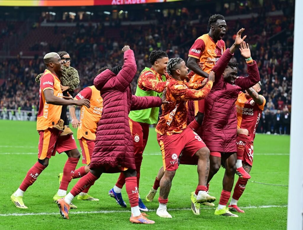 Galatasaray Kulübüne Mutluluk Dolu Paylaşım