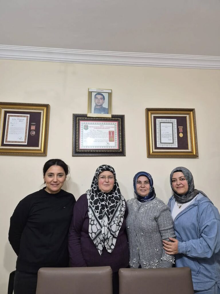 AK Parti Afyonkarahisar İl Kadın Kolları’ndan Şehit Ailesiyle İftar Paylaşımı