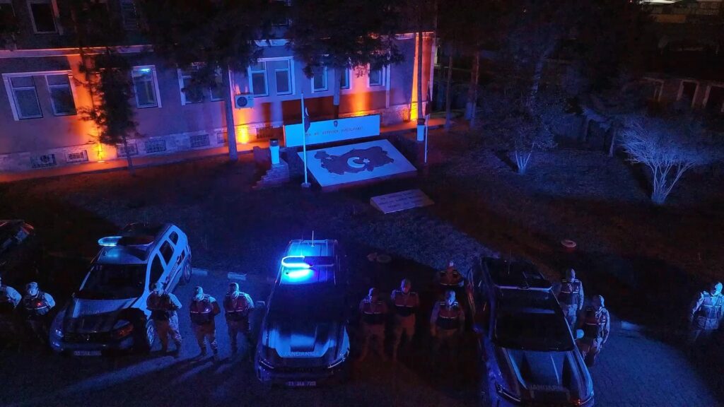 Jandarma 8 İlde 10 Organize Suç Örgütüne Operasyon Düzenledi