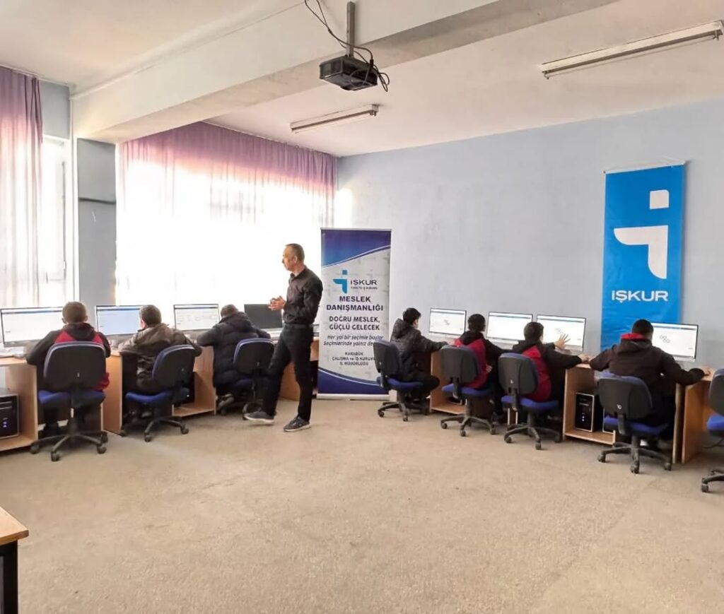 Öğrencilere Mesleki Yönelim Test Bataryası Uygulandı