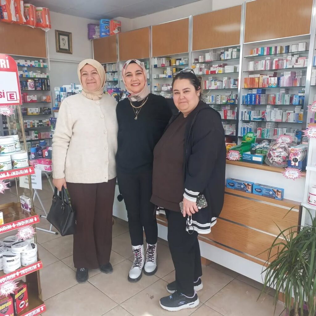 AK Parti Afyonkarahisar İl Kadın Kolları’ndan Yeni İş Yeri Açılışı Ziyareti