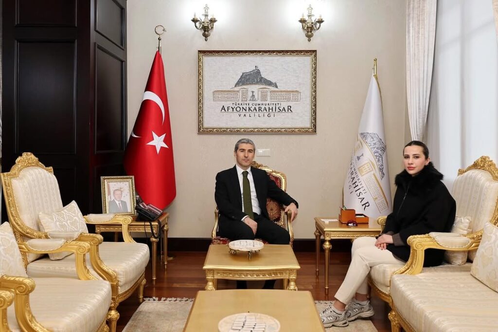 Afyonkarahisar Valiliği’nden Özel Ziyaret: Valimiz Dr. Naci Aktaş, Haber Programı Sunucusu Dilara Sayan’ı Kabul Etti