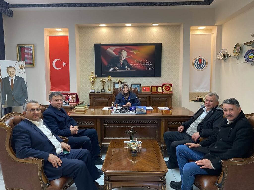 Döğer Belediye Başkanı ve İlçe Başkanı İhsaniye Belediye Başkanı Emine GÖKÇE’yi Ziyaret Etti