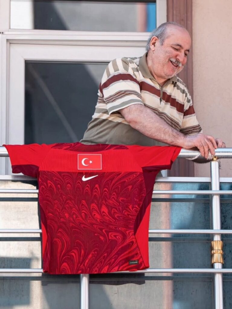 Ahmetpaşa Belediyesi’nden A Milli Takım’a Destek