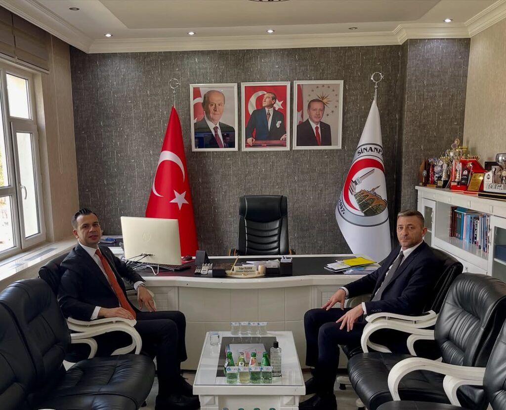 Kaymakam Emrah Aslan, Sinanpaşa Belediye Başkanı Tolga Yıldırım’ı Ziyaret Etti