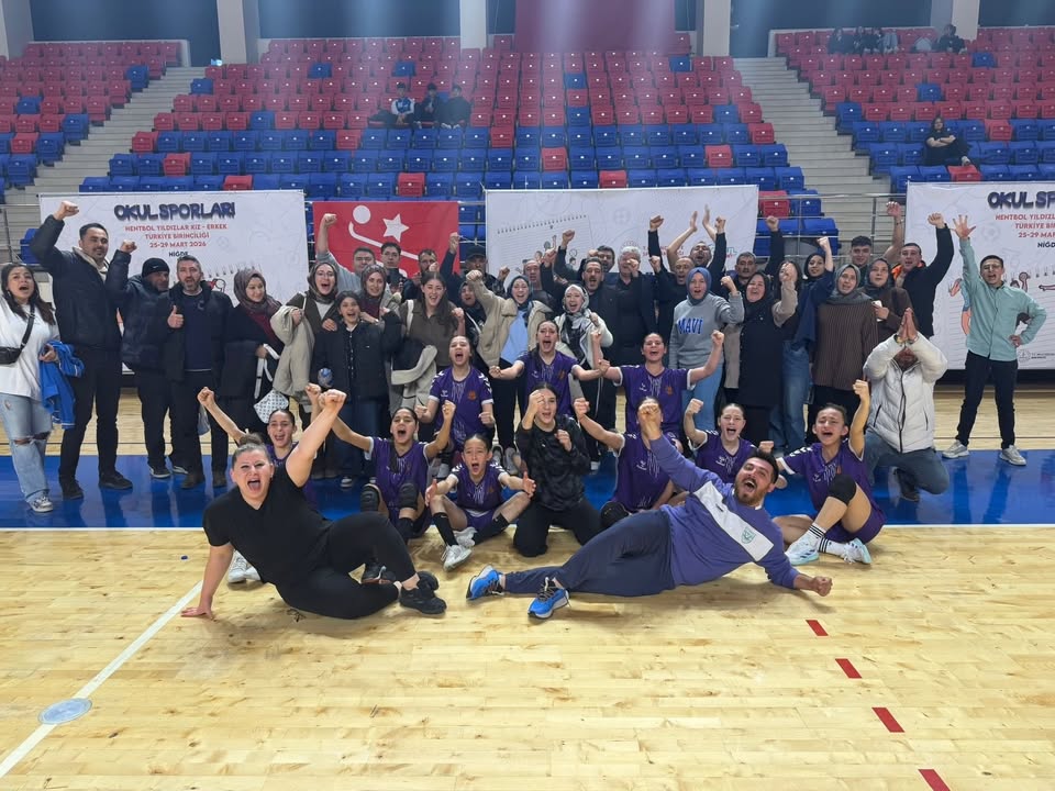 Işıklar Ortaokulu Hentbol Takımı Türkiye Şampiyonu Oldu