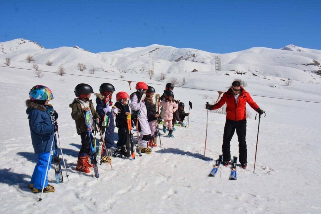 Hakkâri’de Kayak Eğitimi