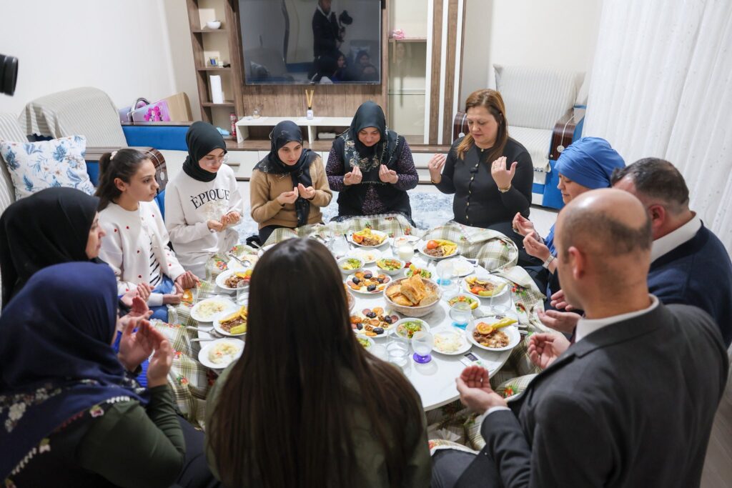 İftar Sofrasında Bir Araya Geldiler