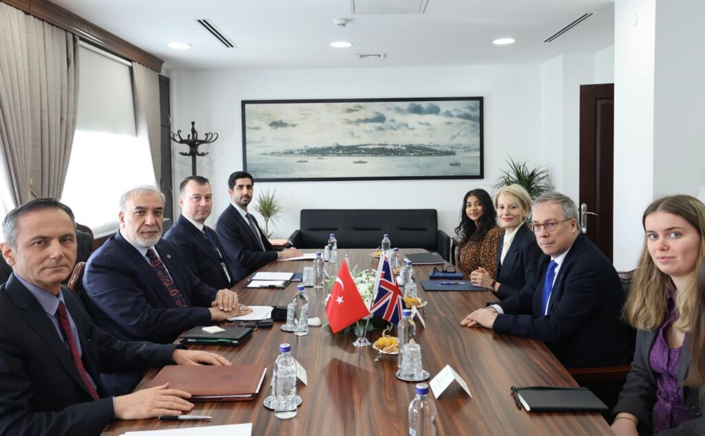 Bakan Yardımcısı Kulaklıkaya, İngiliz Yetkiliyle Görüştü