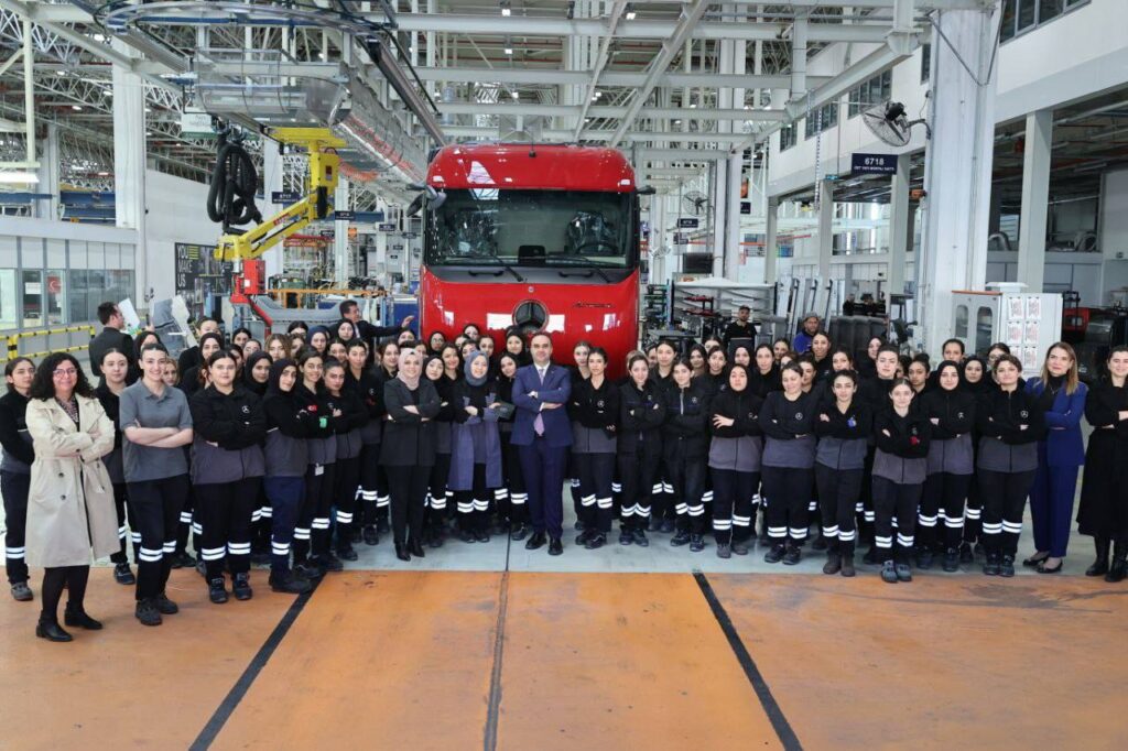 Bakanın Mercedes-Benz Ziyareti