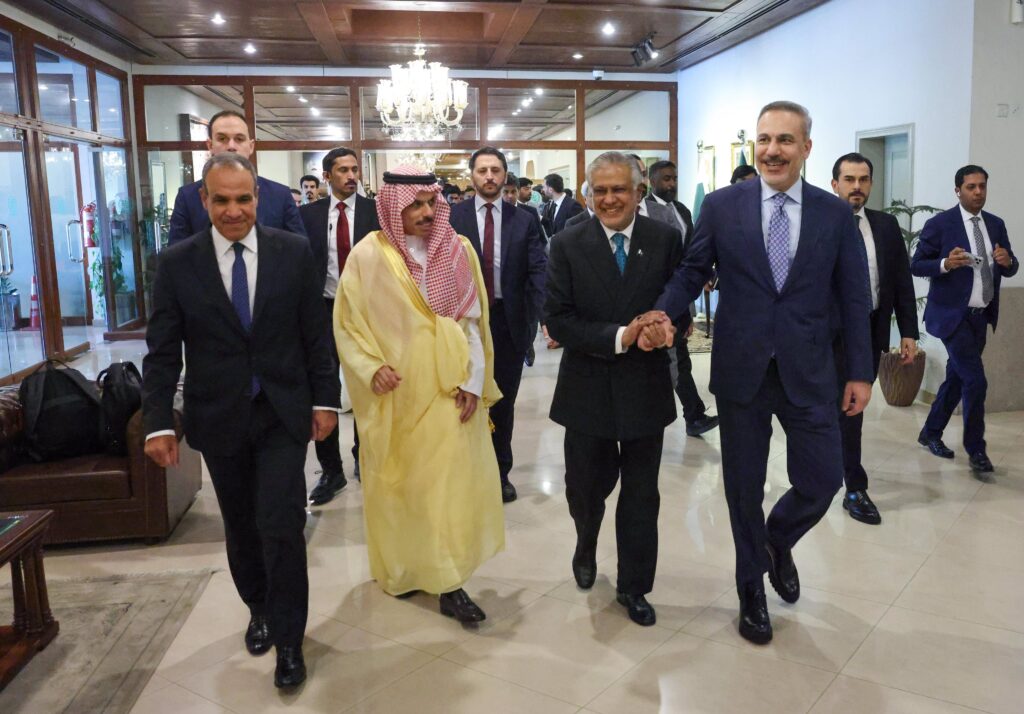 Bakan Hakan Fidan İslamabad’da