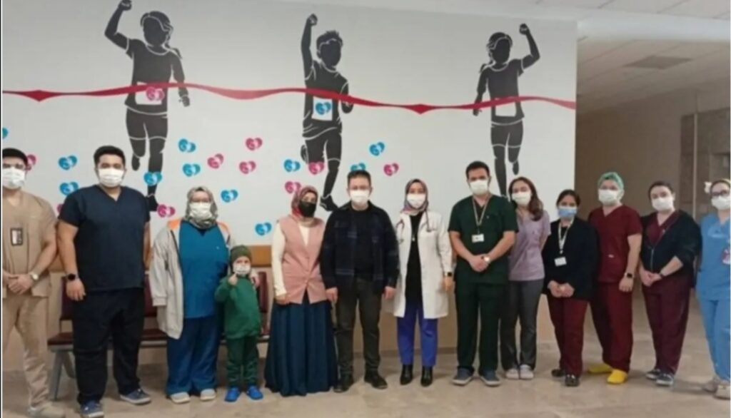 AFSÜ’DEN TARİHİ BİR BAŞARI:TÜRKİYE’ DE BİR İLK KÜÇÜK ALPEREN İLİK NAKLİYLE HAYATA TUTUNDU