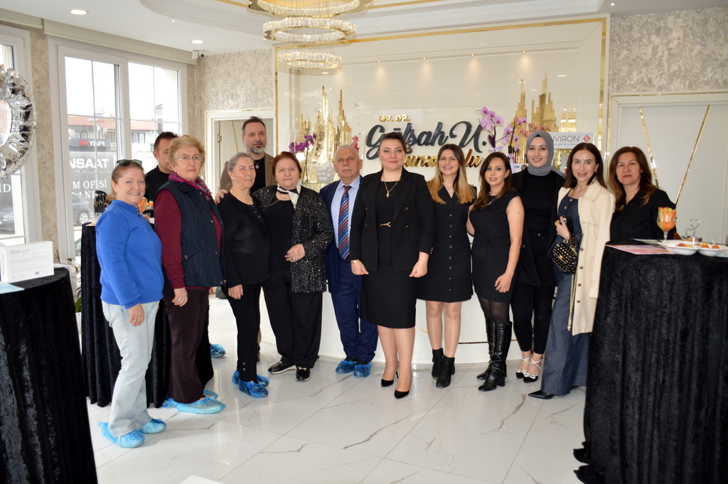 GÜZELLİKTE 10 YILLIK BAŞARIYA IŞILTILI KUTLAMA! DEFNESTETİK’TEN ESTETİK FESTİVALİNE YOĞUN İLGİ