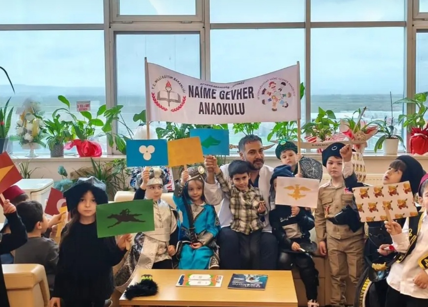 MİNİKLERDEN MİNİKLERE : PAPATYALAR SINIFI AFSÜ’DE OYUNCAK HEDİYE ETTİ