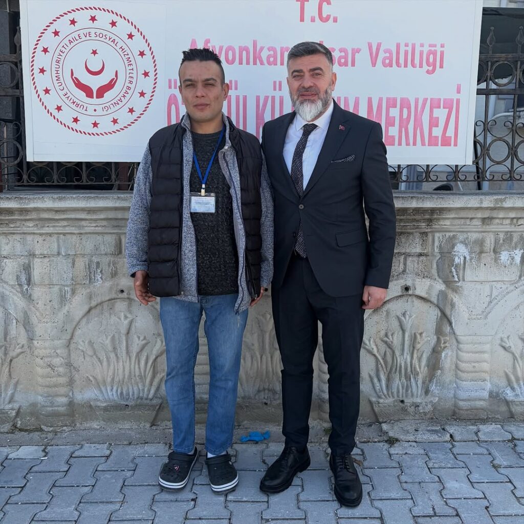 Afyonkarahisar Muhtarlar Derneği Başkanı Suat Uygur’dan Anlamlı Paylaşım: Zaman Hızla Akıp Gidiyor