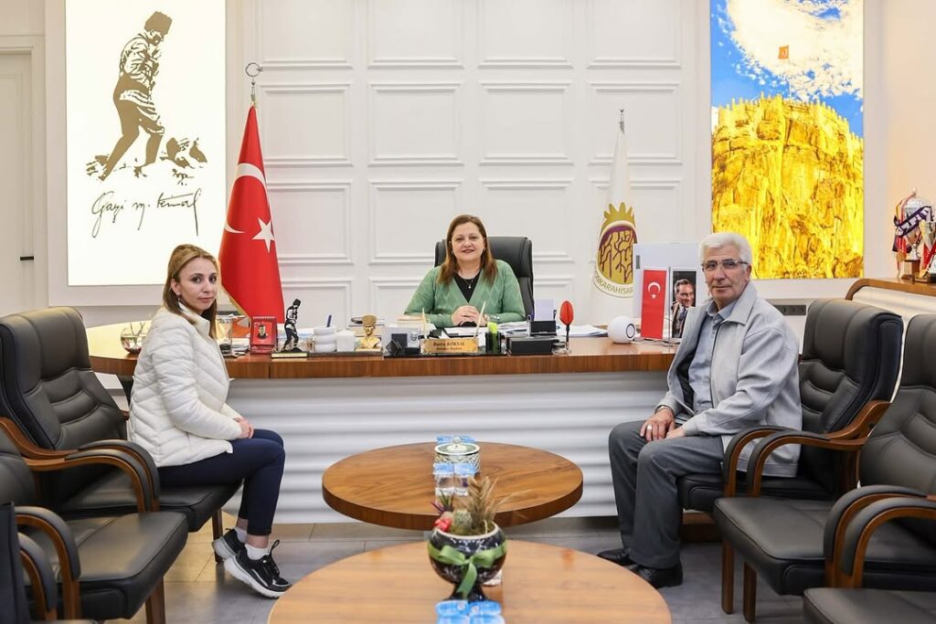 Afyonkarahisar Belediye Başkanı Mahalle Muhtarıyla Görüş Alışverişinde Bulundu