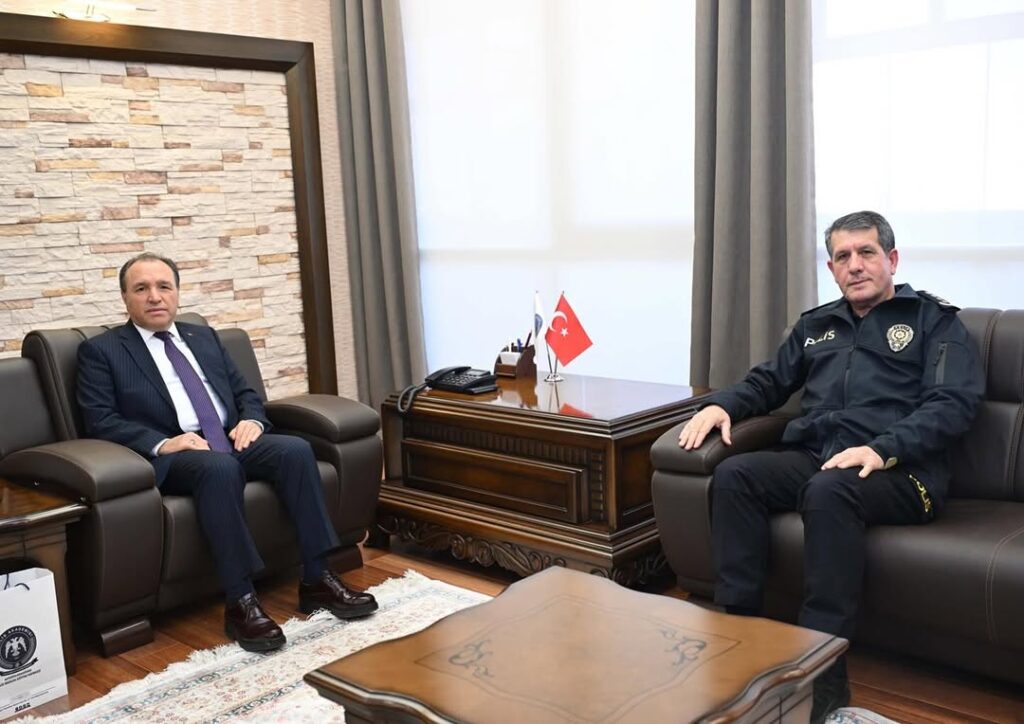 Afyonkarahisar Polis Meslek Eğitim Merkezi Müdürü Üzeyir Taşdelen, Rektörümüz Prof. Dr. Mehmet Karakaş’a…