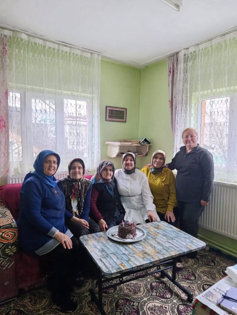 AK Parti Afyonkarahisar İl Kadın Kolları’ndan Anlamlı Kutlama