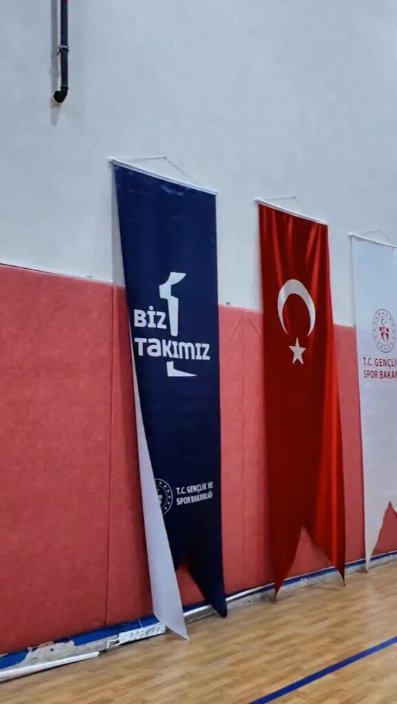 Gençlik ve Spor Bakanlığı’nın Yürüttüğü ‘Biz Bir Takımız Projesi’ Şehit Ayhan Sarıçiçek Gençlik Merkezinde Başladı