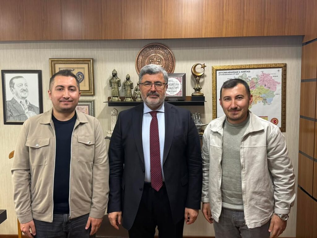 Ak Parti Afyonkarahisar Milletvekili Ali Özkaya, Dinar Postası İmtiyaz Sahibi Mehmet Kandemir ve Kardeşi Ahmet Kandemir’i Gazi Meclis’te Ağırladı