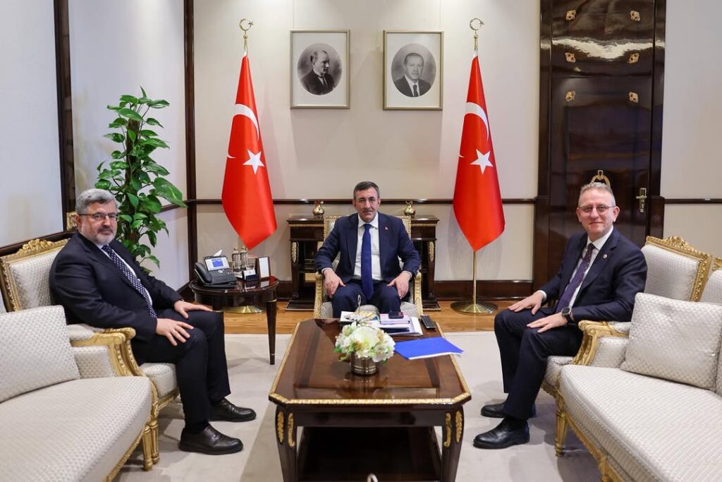 Ak Parti Afyonkarahisar Milletvekili Ali Özkaya, Cumhurbaşkanı Yardımcısı Cevdet Yılmaz’ı Ziyaret Etti