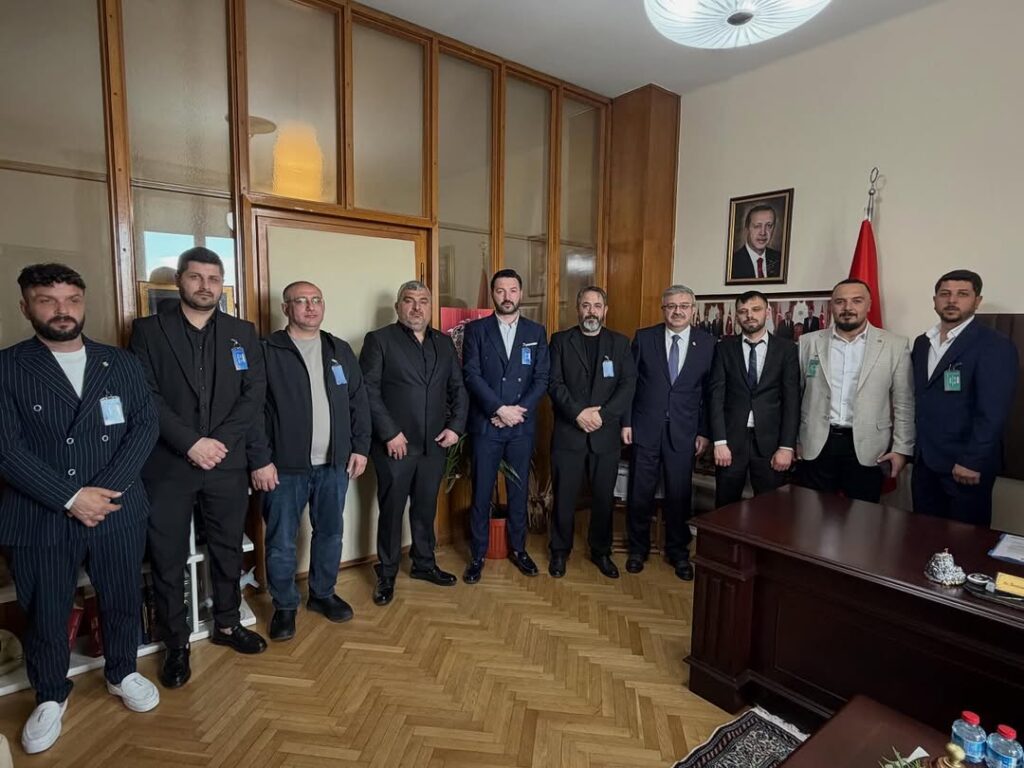 Ak Parti Afyonkarahisar Milletvekili İbrahim Yurdunuseven’den İstanbul Modifiyeli Araçlar ve Otomobilciler Derneği’ne Ziyaret