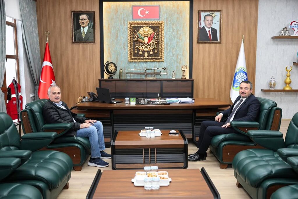 Boğazlıyan Belediye Başkanı Sandıklı Belediye Başkanı Adnan Öztaş’ı Ziyaret Etti