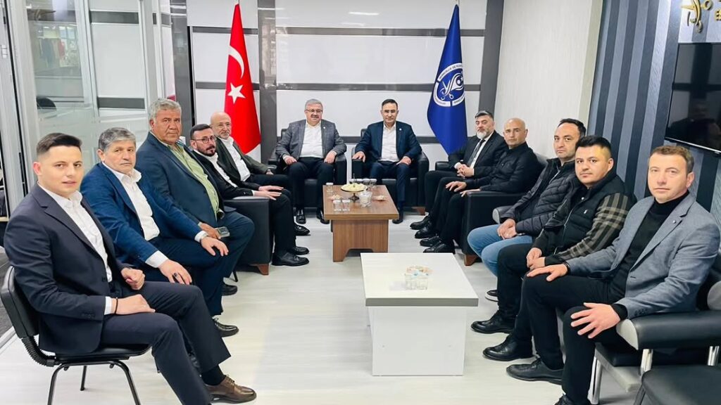 Suat Uygur Berberler ve Kuaförler Esnaf Odası Başkanlığına Yeniden Seçildi