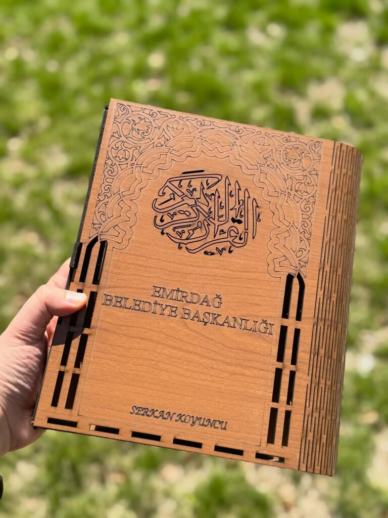 Emirdağ Belediye Başkanı Serkan Koyuncu’nun Özel Kur’an Kabı Paylaşımı