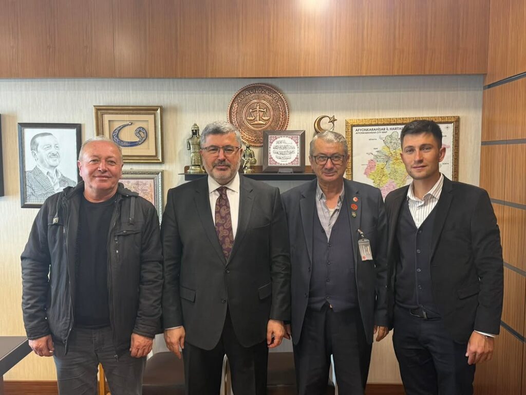 Şuhut ilçemizden Kahraman Şehidimiz Yasin Çubuk’un babası Lokman Çubuk, önceki dönem muhtarımız Seydi Gümüş ve hemşerimiz Soner Akbıyık’ı Gazi Meclisimizde misafir ettik