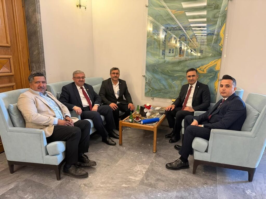 Ak Parti Milletvekili Hasan Arslan, Hocalar Belediye Başkanı Ali Arslan ve İl Genel Meclis Üyesi İsmail Özkuleli’yi TBMM’de Misafir Etti