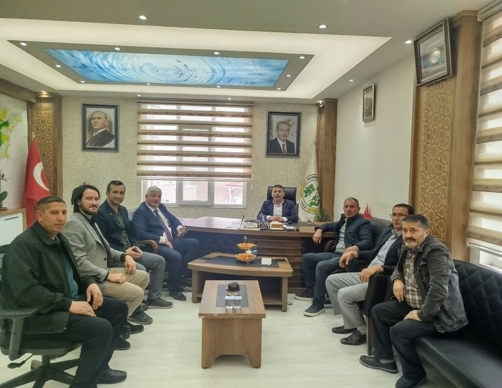 İlçe Teşkilat Üyeleri ve Işıklar Belediye Başkanı’ndan DeğirmenAyvalı Belediye Başkanı Halil Çelik’e Ziyaret