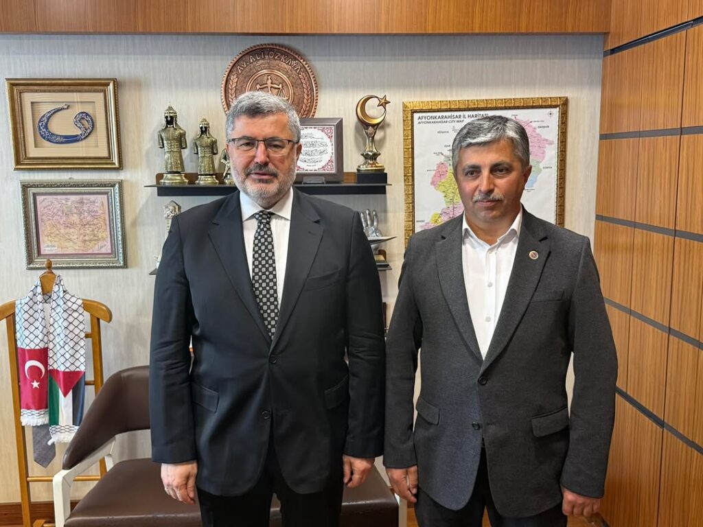 Ak Parti Milletvekili Ali Özkaya, Emirdağ Davulga Belediye Başkanı Ömer Mısır’ı Gazi Meclis’te Ağırladı