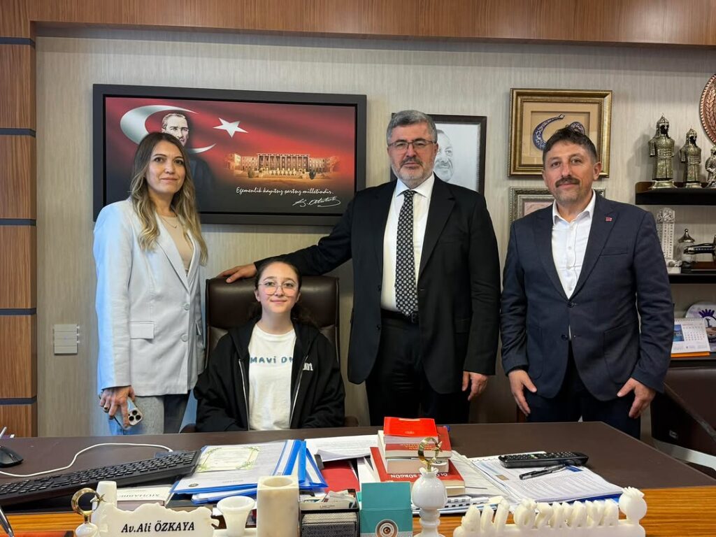 Ak Parti Afyonkarahisar Milletvekili Ali Özkaya’dan Özgür Kıvrak ve Ailesine Ziyaret