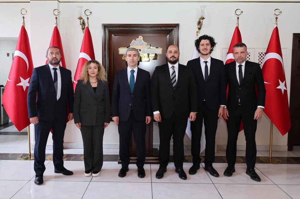 Afyonkarahisar Valisi, AKUT Yöneticilerini Kabul Etti