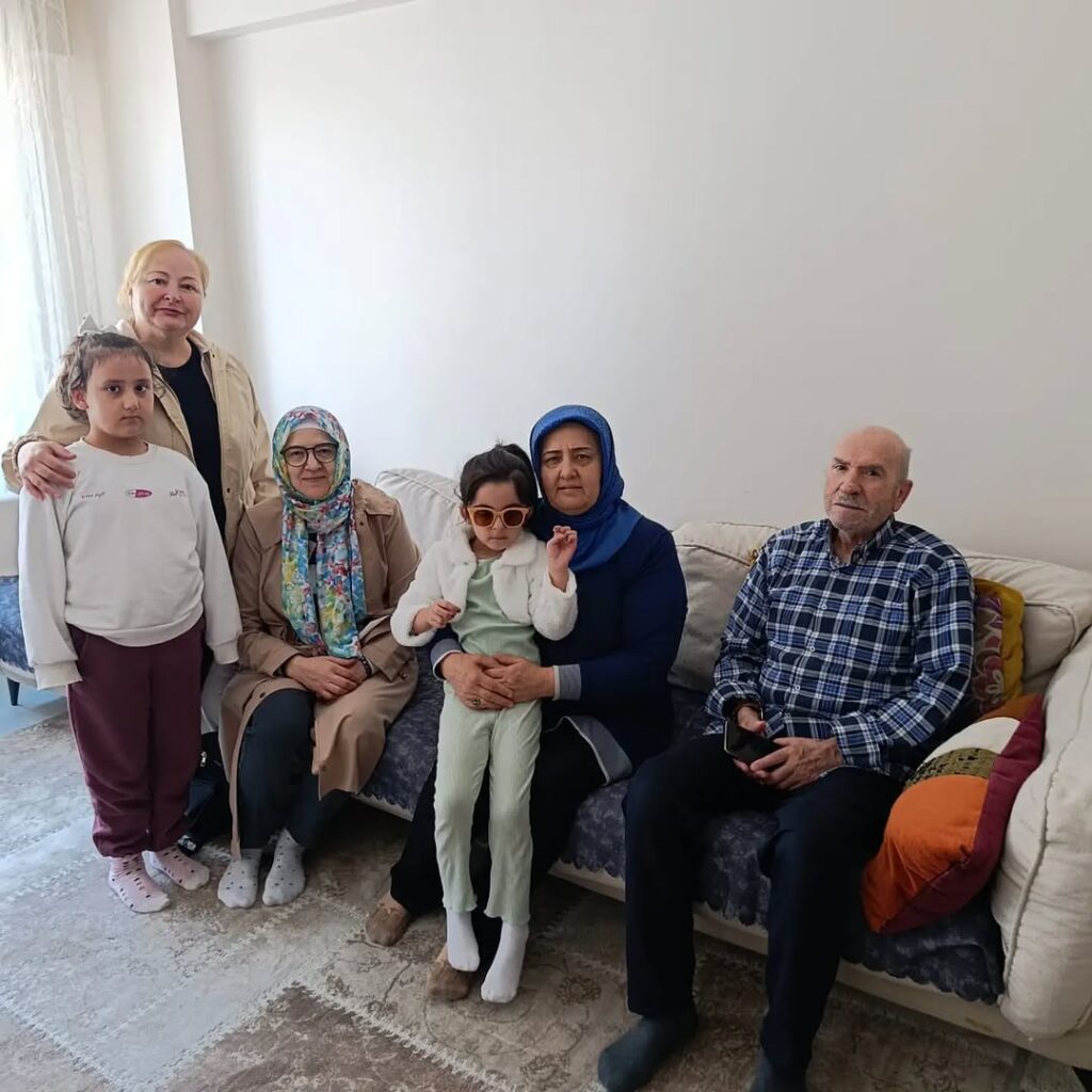 AK Parti Afyonkarahisar İl Kadın Kolları Yaşlılar Komisyon Başkanı ve Üyeleri Ziyaret Etti