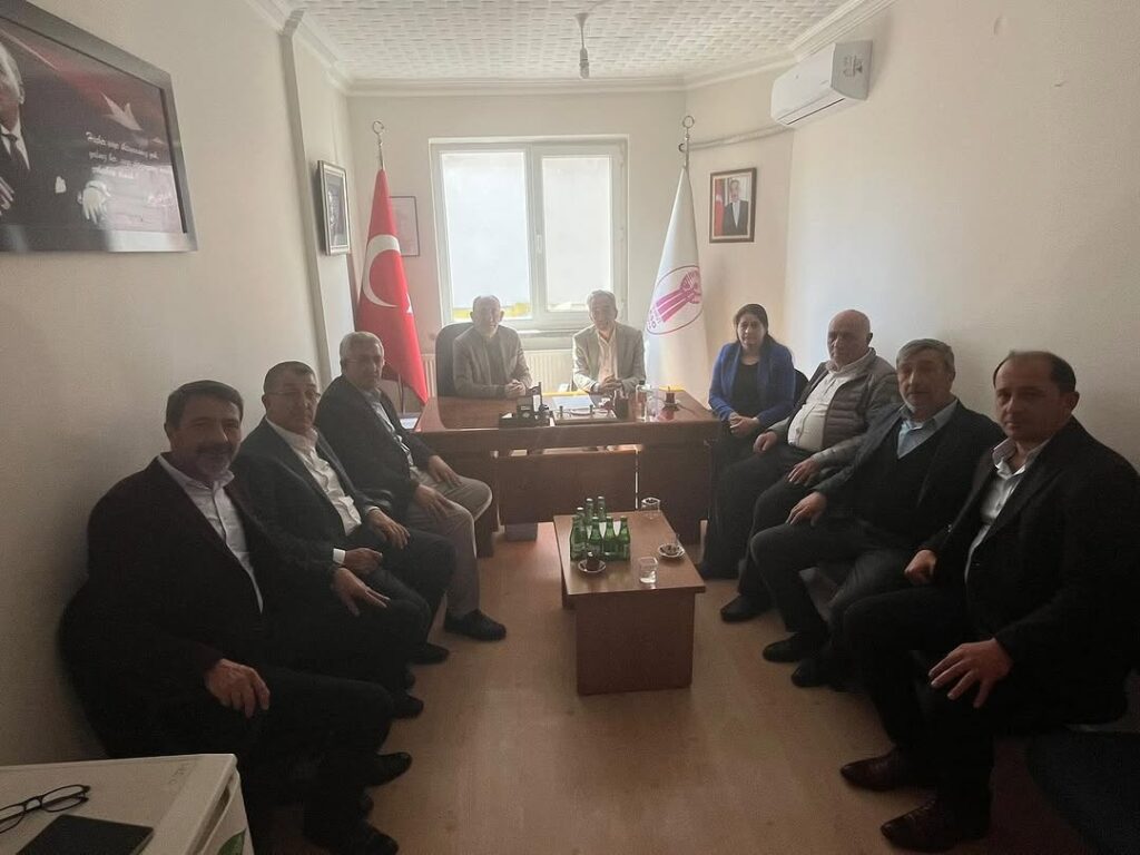 Afyonkarahisar Esnaf ve Sanatkarlar Odaları Birliği Başkanı Cengiz ÜSTÜN, Şuhut Esnaf ve Sanatkarlar Odası Başkanı Ahmet AKDAĞ’ı Ziyaret Etti