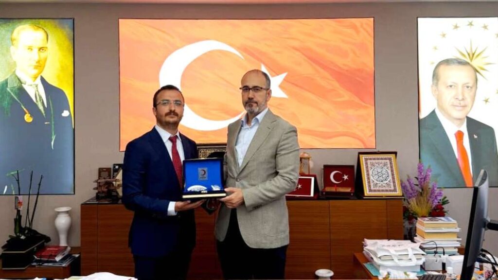 Türk Kızılay Afyonkarahisar Kan Bağış Merkezi Müdürü Dr. İsa Özcan Karakaya, İl Sağlık Müdürü Dr. Hakkı Öztürk’ü Ziyaret Etti