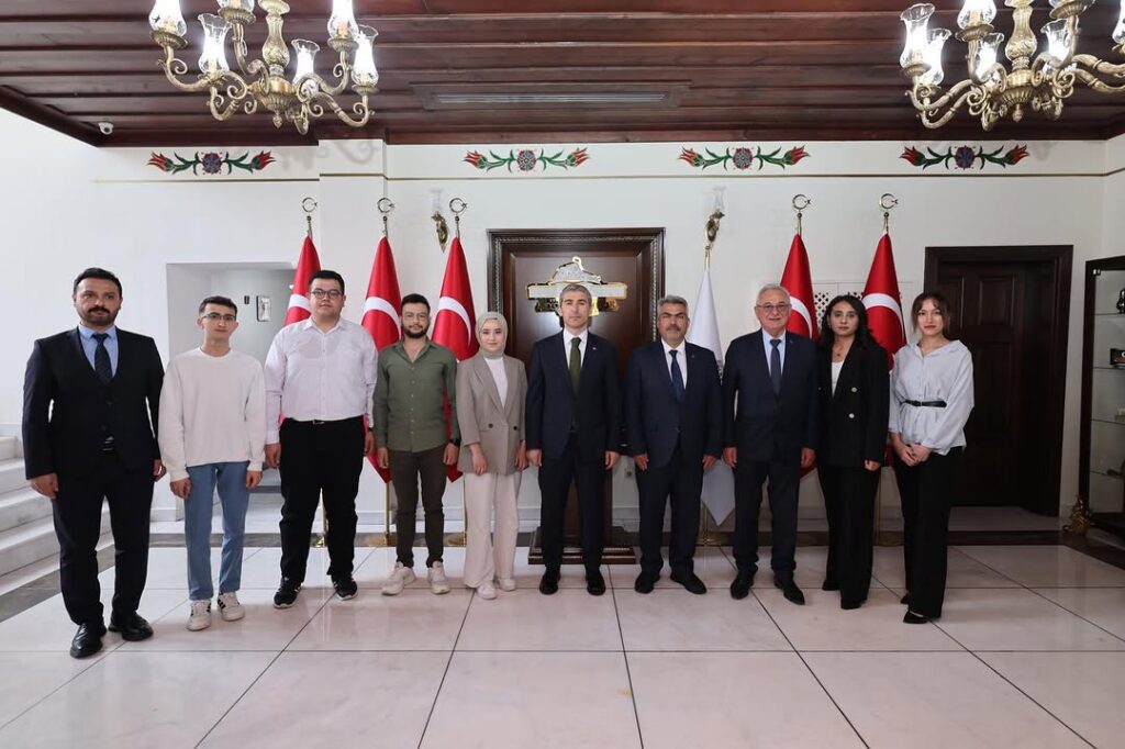 Valimiz Dr. Naci Aktaş, Basın Mensuplarına Basın Kartlarını Takdim Etti