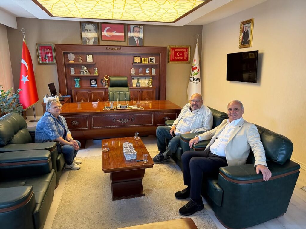 Güvenevler Muhtarı ve Eşi Erdal Balıbey’den Nazik Ziyaret